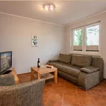 Apartman Tema 8 *
