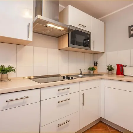 Apartment Tema 8