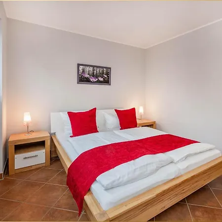 Tema 8 Apartman *